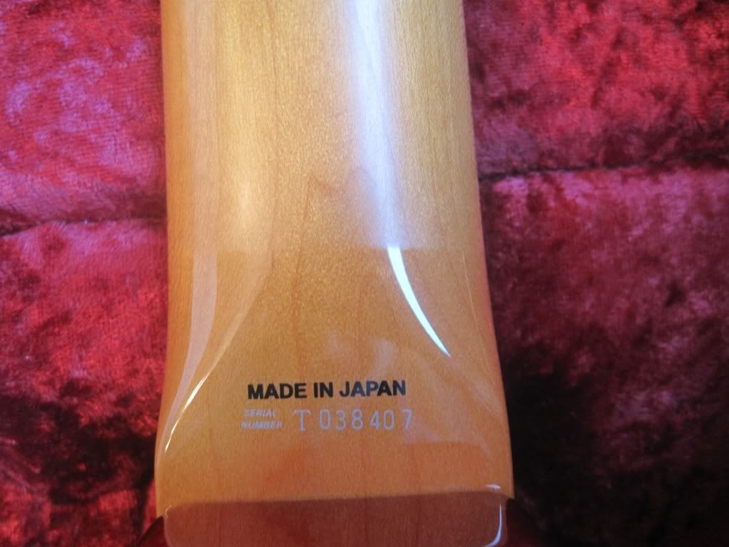 Sanding (down) a guitar neck to remove polyurethane gloss for speed